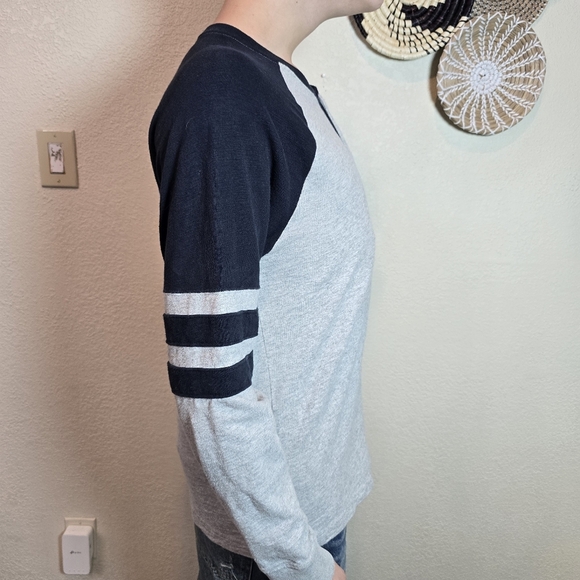 Abercrombie Fitch Shirt Mens Lge  Gray  Long Stripe Sleeve Athletic Dept Heavy - Picture 5 of 10